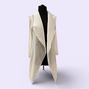 Vanité Couture White Textured Open Cardigan